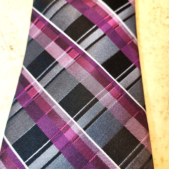 Arrow Plaid Black Purple Gray Textured 100% Silk Pointed Tie - Picture 3 of 7